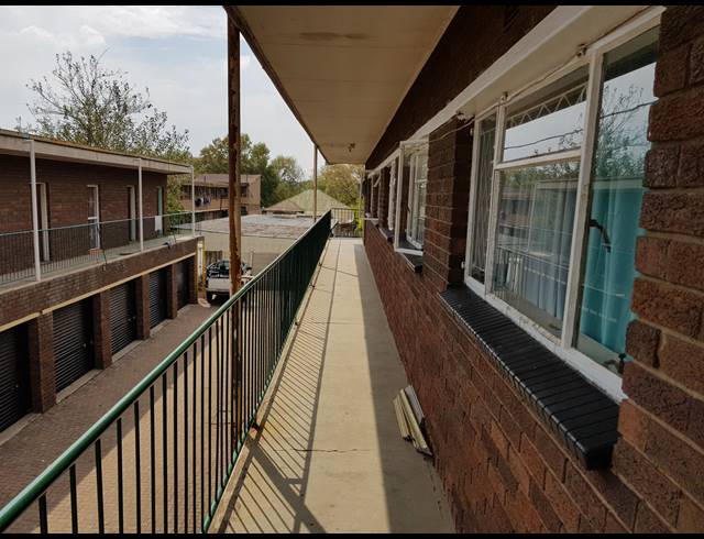 2 BEDROOM FLAT FOR SALE IN VEREENIGING CENTRAL